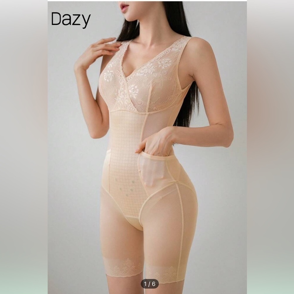DAZY Contrast Lace Bodysuit Apricot / US 6 NWOT